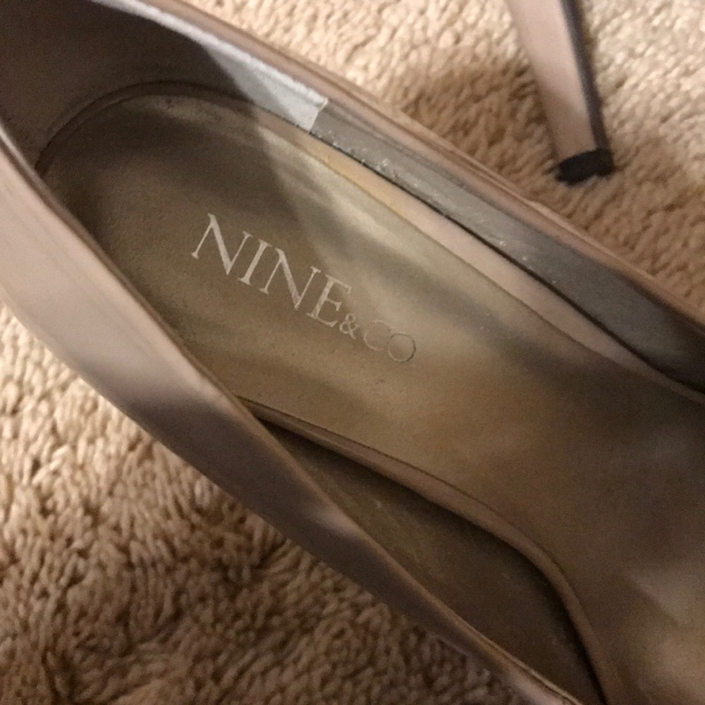 Nine & Co. Nude Pumps - Picture 4 of 4
